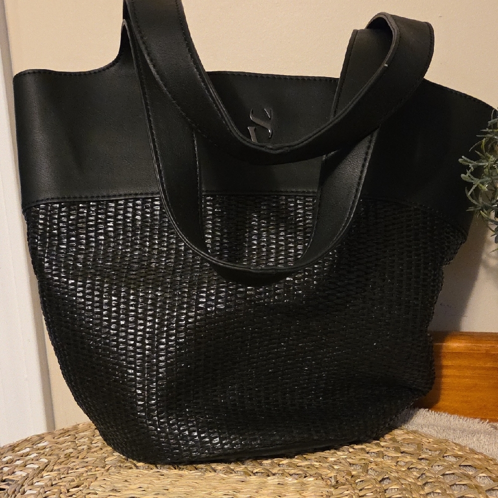 VEUC Vera Wang Black Textured Tote Preloved